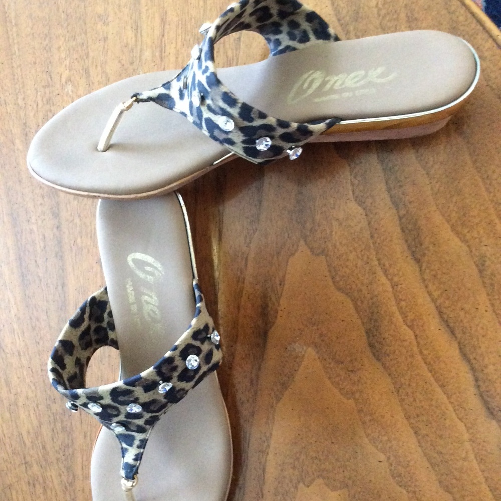 Ladies onex sandals size 6 leopard print